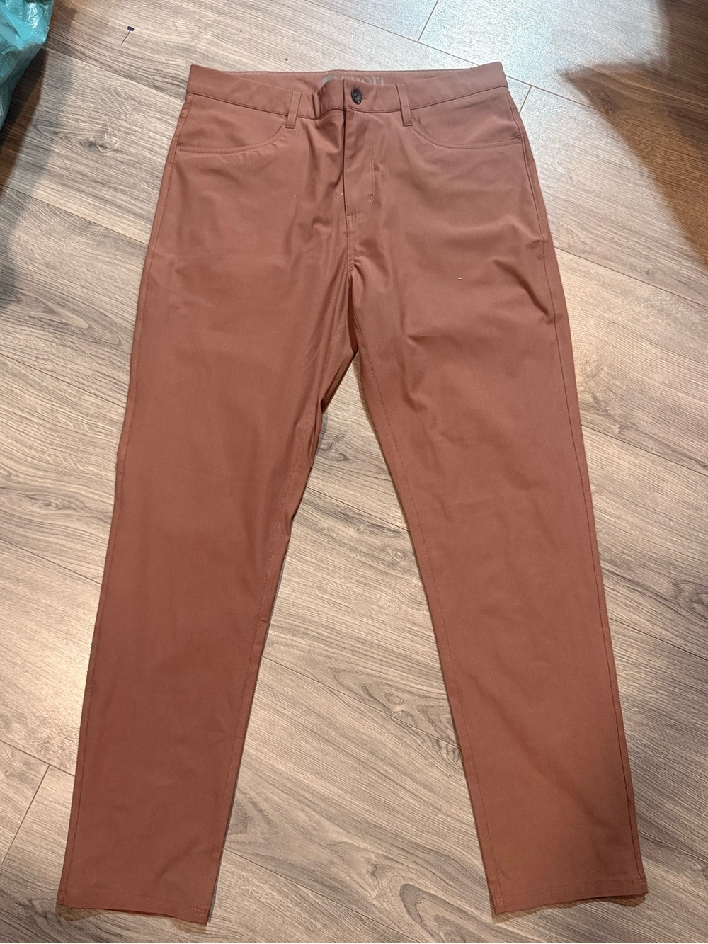 Vuori Men's Chinos in Rust
